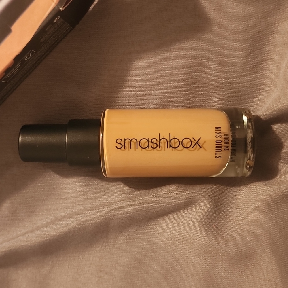 Smashbox Foundation - Picture 5 of 6